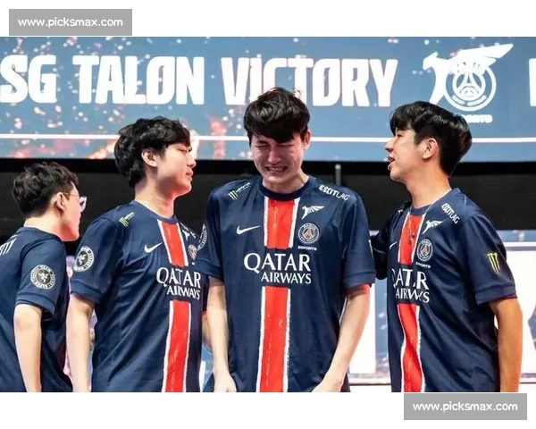 让人心疼！XX战队队员赛后泪洒赛场，这份坚持太不容易！